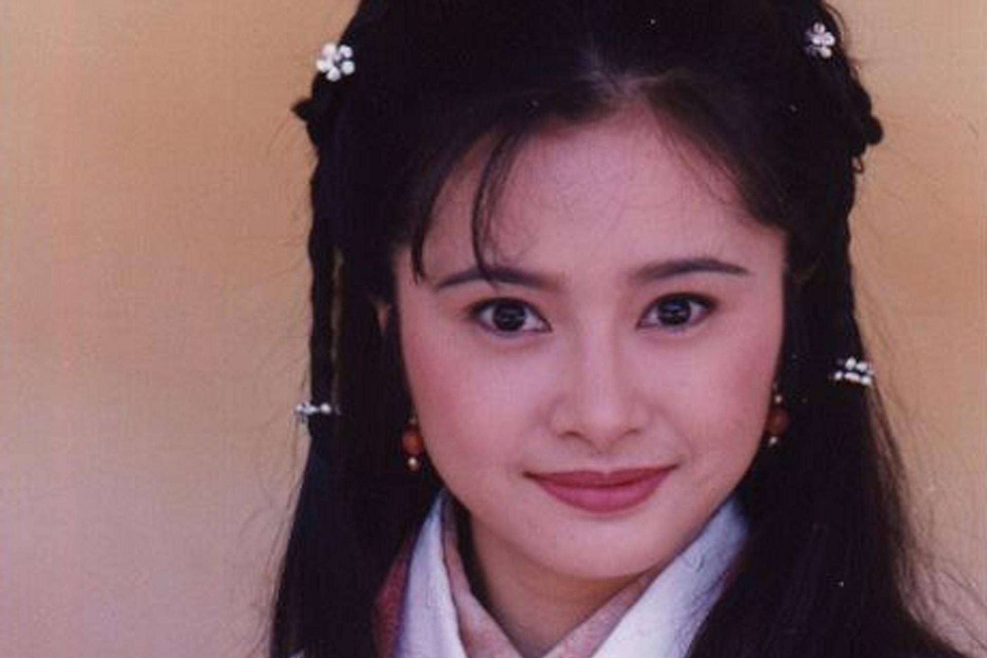 "钟灵"何美钿:5岁学体操,18岁当演员,今46岁仍未婚