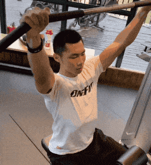 这是他这些年的身材前后对比,来感受下 ▼ 众所周知,能把撸铁坚持多年