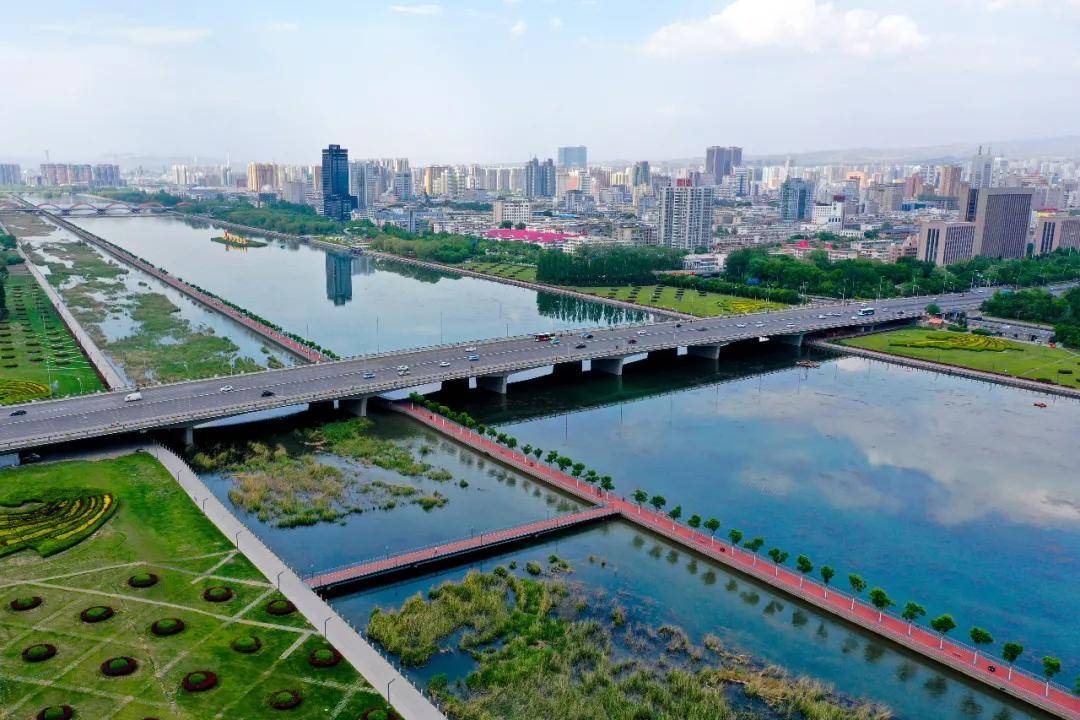 太原市虎峪河与汾河交汇处附近的景色.