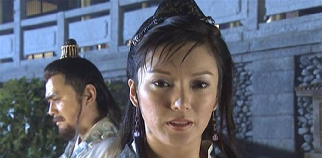 从黄文慧到黄奕,6版天龙八部秦红棉,如同一部英气美女