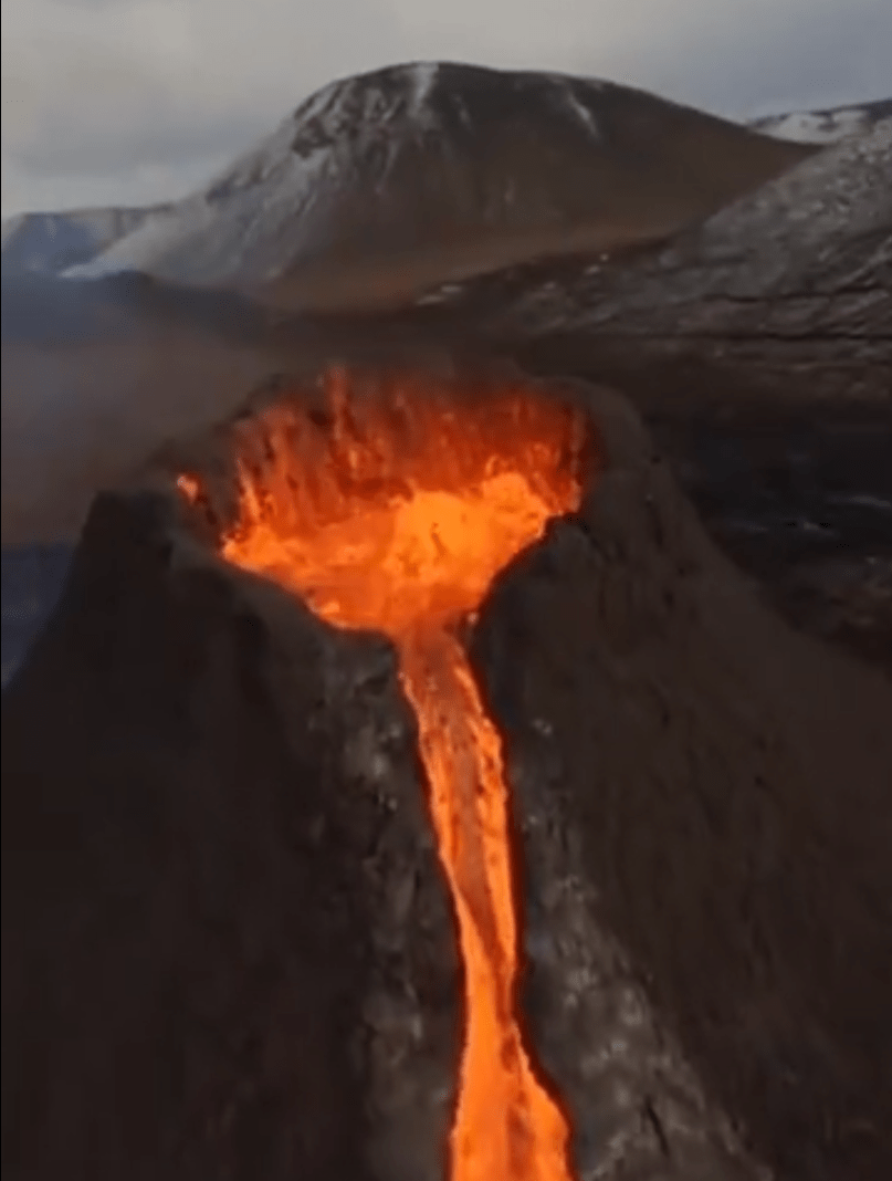 而不是那些更接近于平流层的两极地区的火山喷发