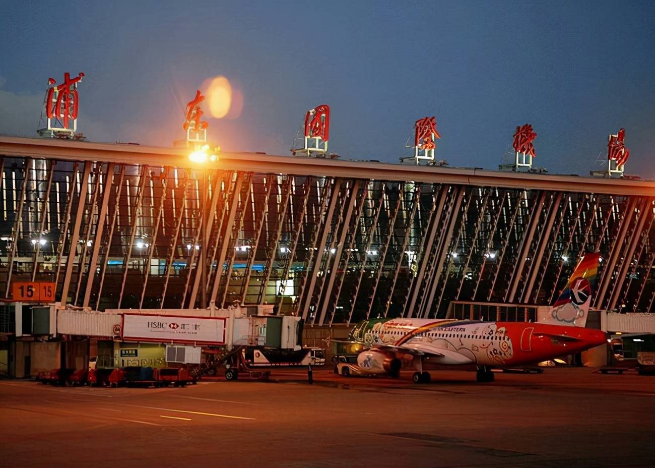 原创上海浦东机场停车收费多少钱一天浦东机场航站楼停车场收费标准