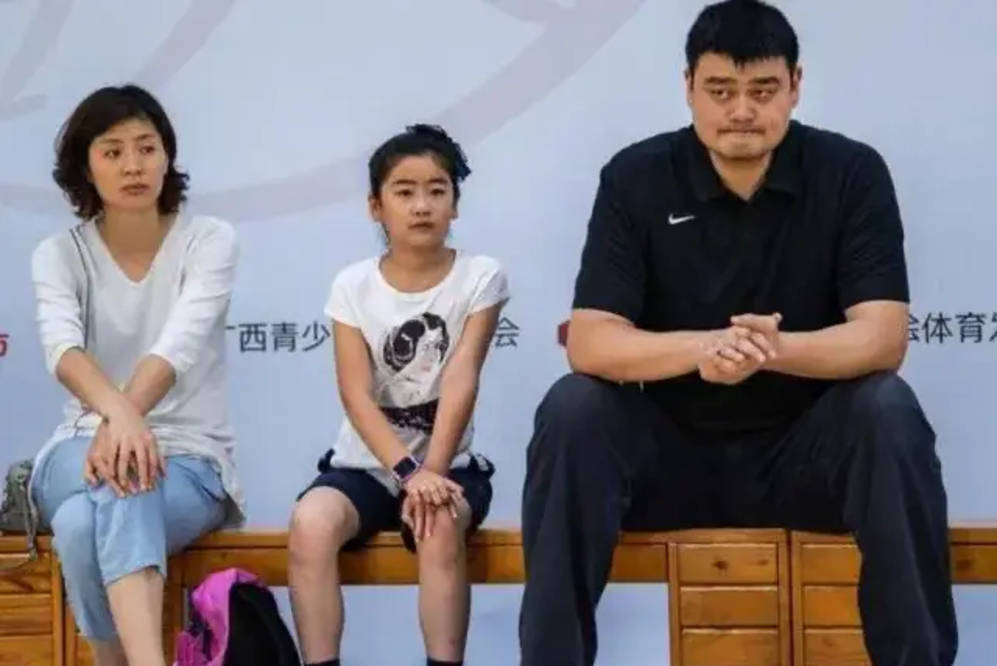 中国,著名篮球明星姚明和叶莉的女儿姚沁蕾,天生拥有超乎常人的篮球