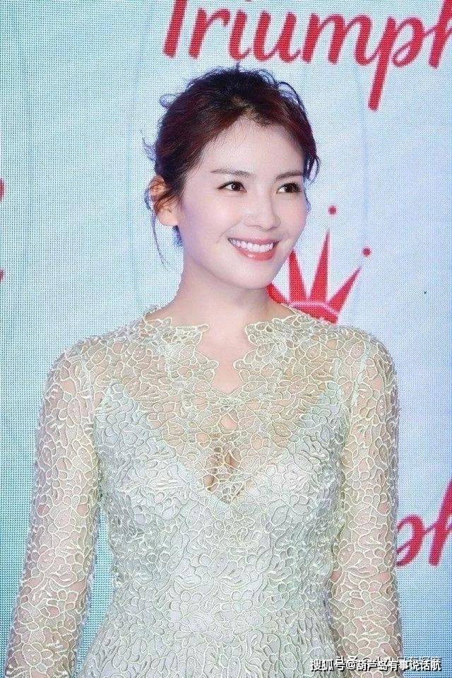原创43岁的刘涛,容颜姣好,性感迷人,成熟魅力真是挡不住