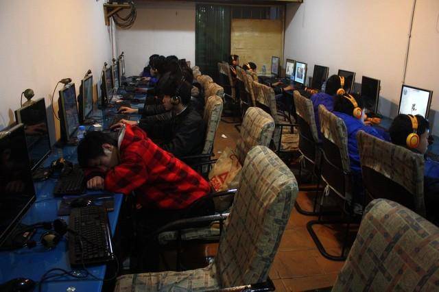 在网吧通宵时,有没有发生过有意思的事?