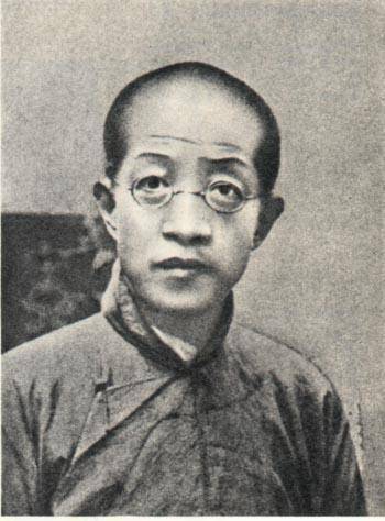 杜月笙,而他傍的黑社会老大是"上海皇帝"国学大师章太炎可是在民国年
