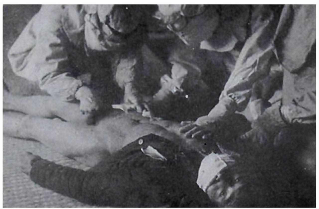 731部队成员上田弥太郎供认,他作为助手参与了活体实验,曾参与解剖