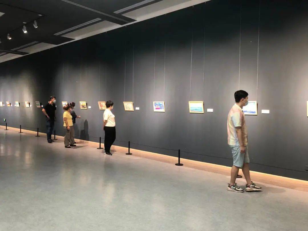 展览我心中的大连儿童画展开展