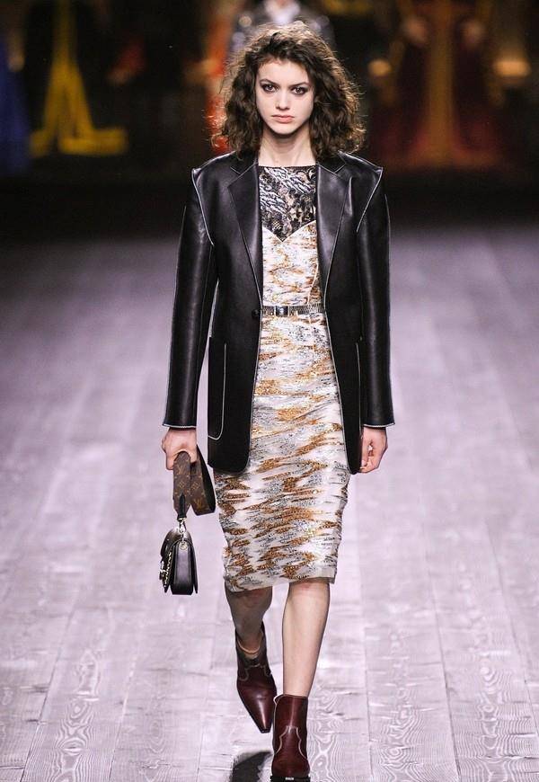 lv2020秋冬新款女装,2020lv新款女包 原创louis vuitton 2020秋冬女装系列:人生如戏,美靠lv