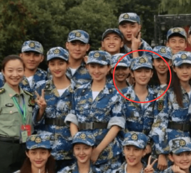 有趣的是关晓彤,周也,关晓彤,苏晓彤都是北电学生.