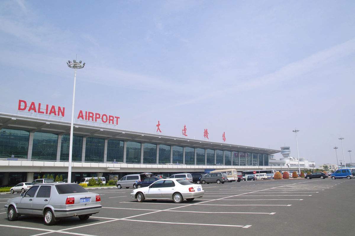 连周水子国际机场,位于中国辽宁省大连市甘井子区,为4e级民用运输