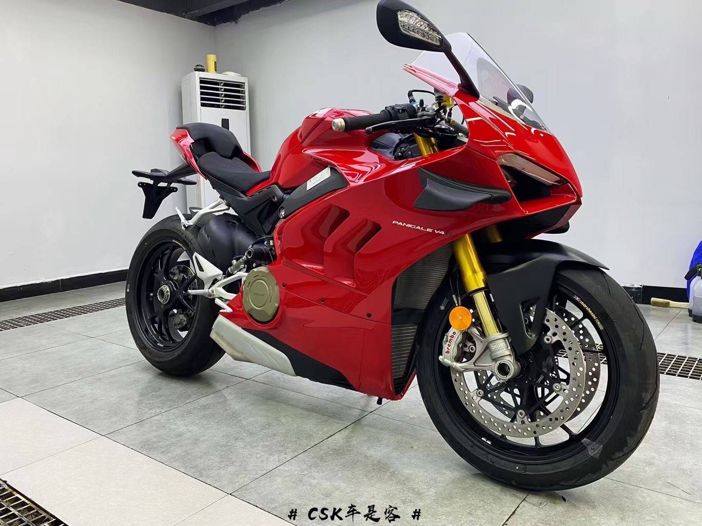 机车界中的法拉利杜卡迪panigalev4s就是这么豪横