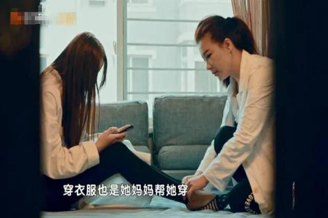 原创刘思琦16岁还要靠别人喂饭,被称为"巨婴",如今过得怎么样了
