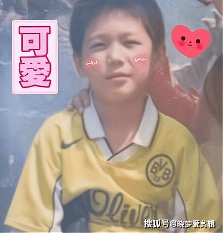 天生长着一张正义的脸,剧中的他一脸正派,而小时候的白宇也是十分可爱