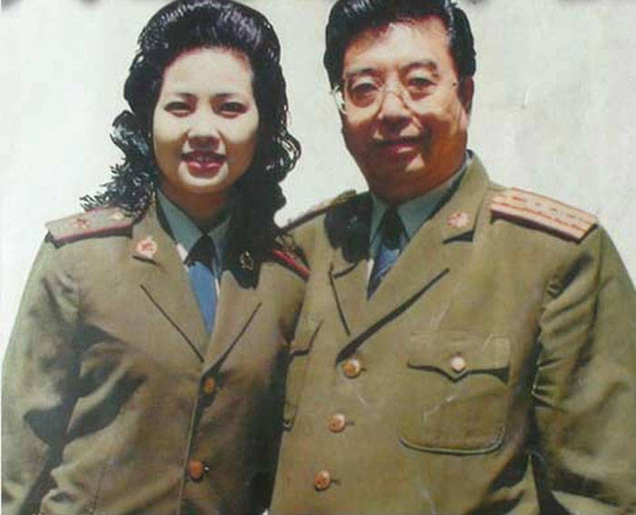 原创李双江:两个儿子命运大不同,一个人人喊打,一个低调优秀!