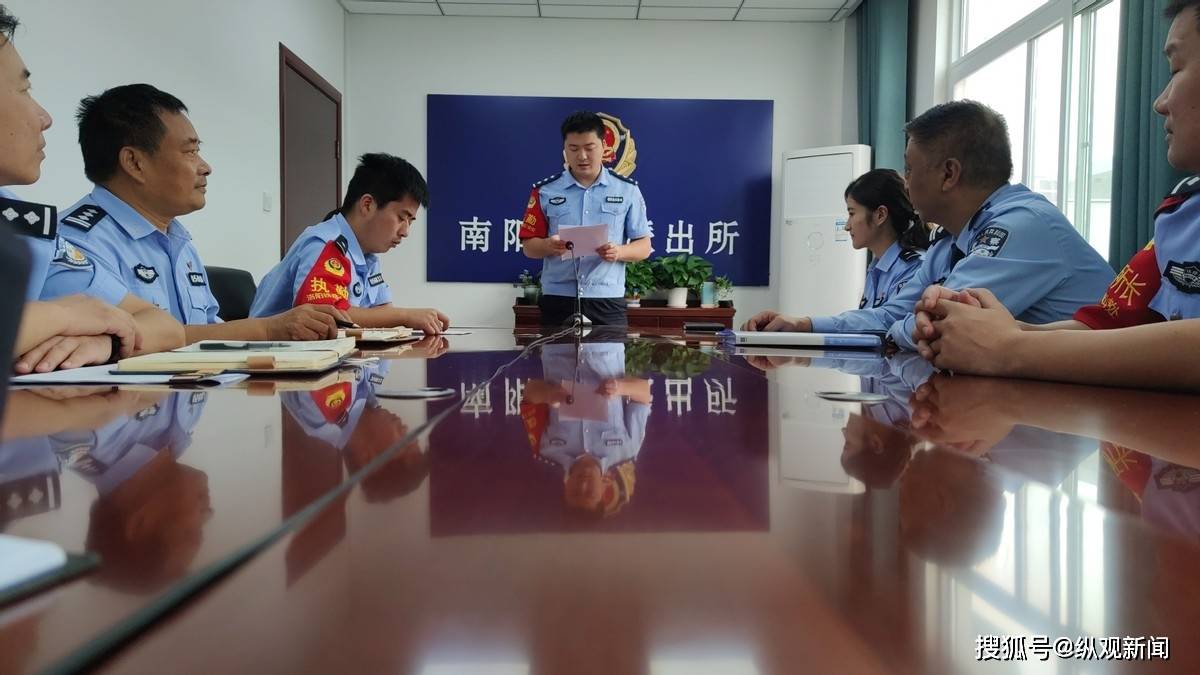 (民警王兴星演讲图片(民警沈冠宇演讲图片(民警史根源演讲图片)