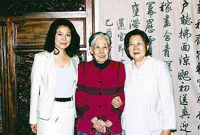 刘少奇去世35年后,王光美请李敏李讷吃饭,向她们举杯