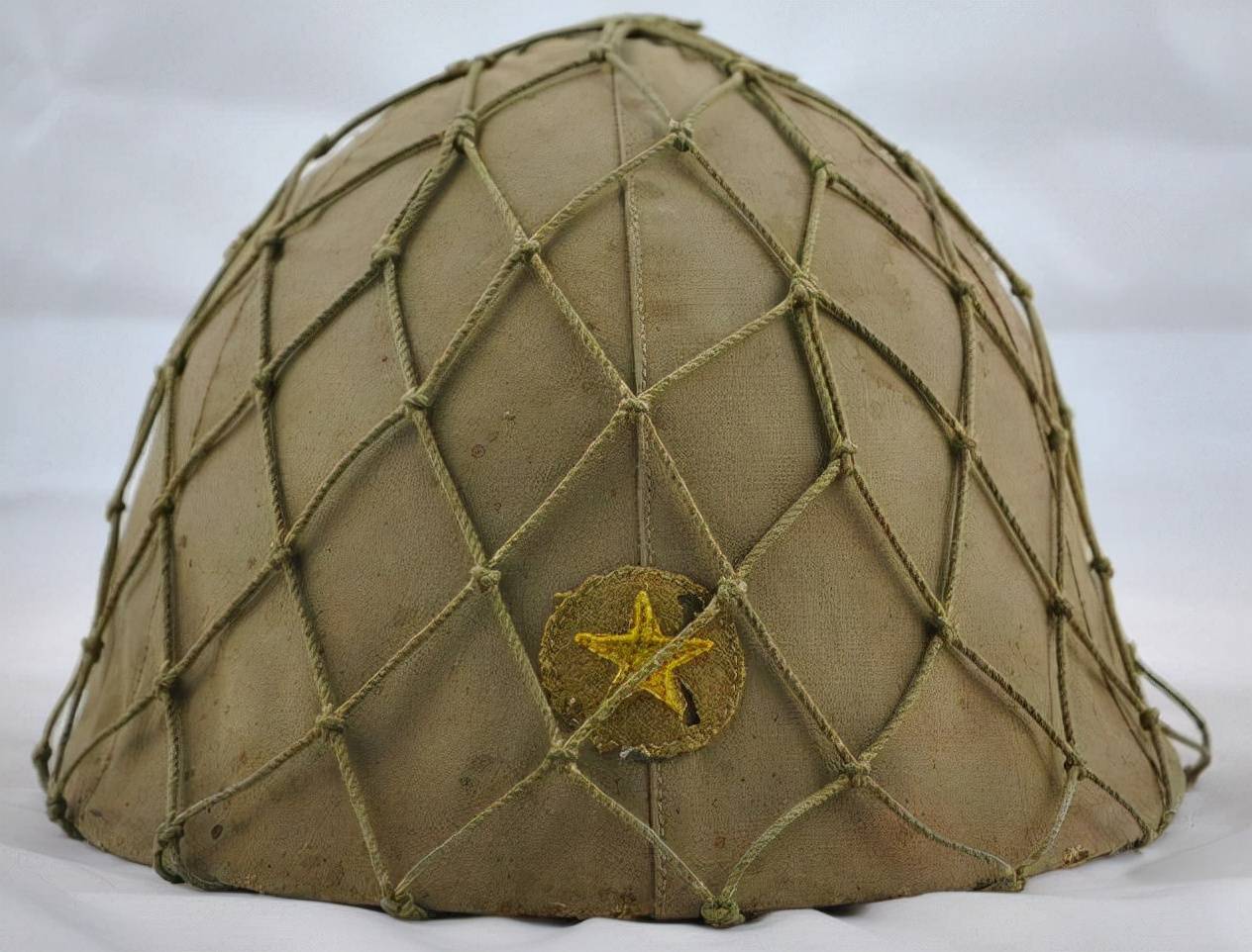 原创头盔掉漆害死联队长二战日军头盔为什么罩渔网其实大有用处