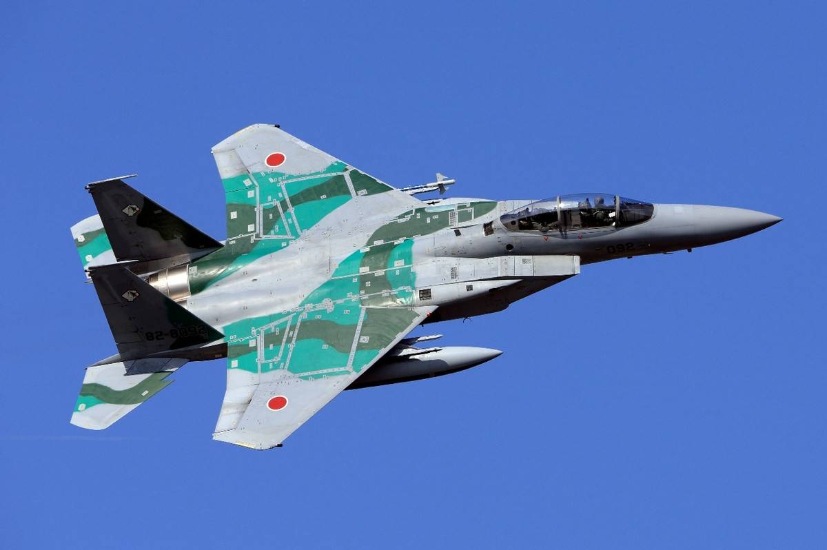 当时,日本公开对外界进行下一代主力战斗机招标,并最终在f-15和f-14
