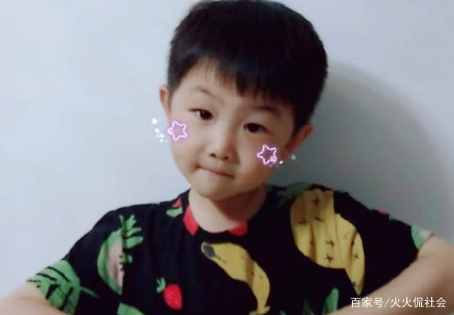 张峻豪5岁上春晚,年入百万成父母摇钱树,现在过的怎么样了?_张俊豪