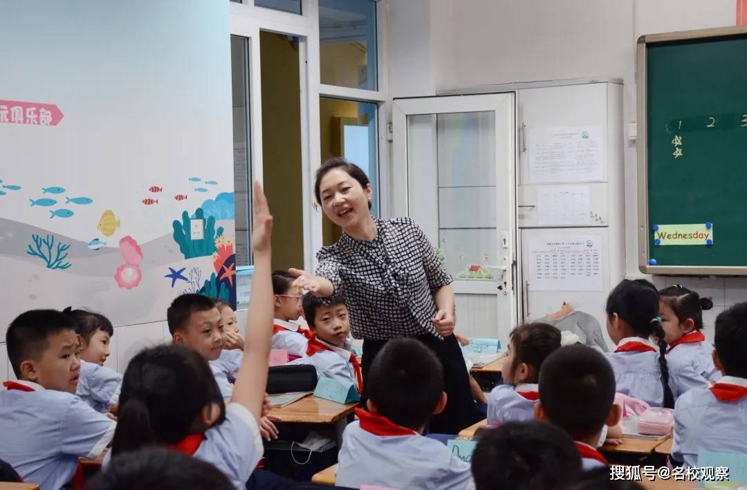 了解了学校的整体概况,泡桐树小学校长黄艺竹