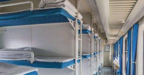 原创中国首列全卧铺火车,全程727公里中途无站点,被赞"流动宾馆"