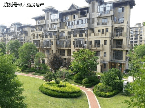 郑州思念果岭国际社区,地处郑州西北30公里左右的邙山附近,属于荥阳