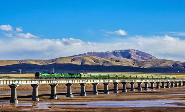 中国高铁领先世界,难道造不出青藏铁路火车头?为啥从美国进口?