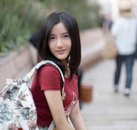 原创清华大学校花走红,身材颜值不输杨幂,网友:赶紧出道吧