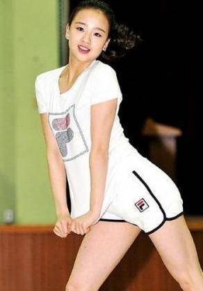 韩国最美运动员孙妍在写真,身材火爆,萝莉面孔,逃不过富豪魔爪