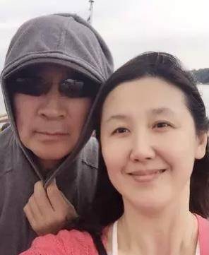 寇振海45岁妻子罕晒自拍,面色红润气质佳,老少恋恩爱14年
