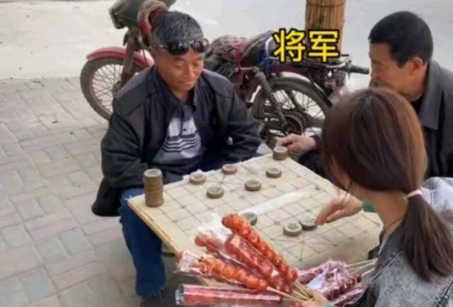 王铁锤下棋,是真实力还是在演戏?_象棋