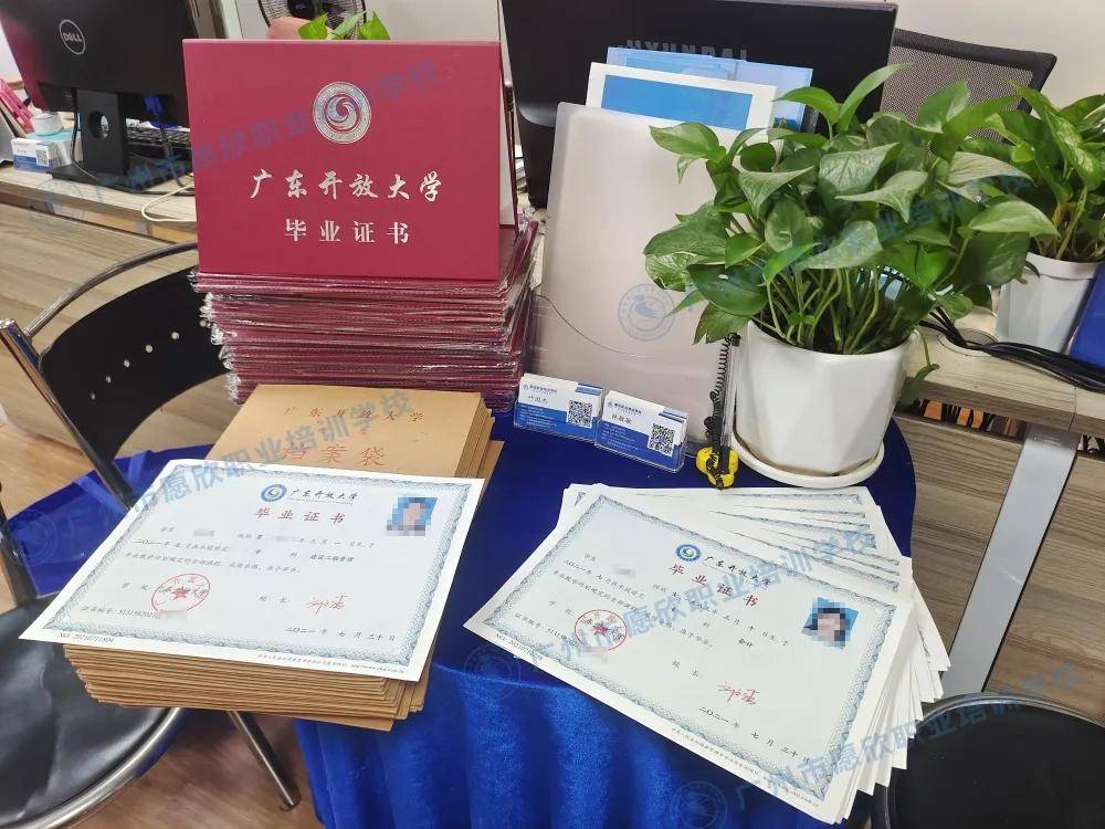 领证丨恭喜广东开放大学2019级的同学顺利毕业啦
