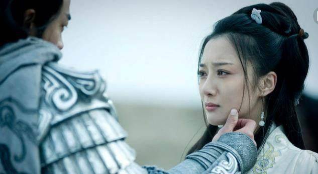 她曾演过美艳动人的妲己,却因为被狗咬而毁容,整容多次难回巅峰