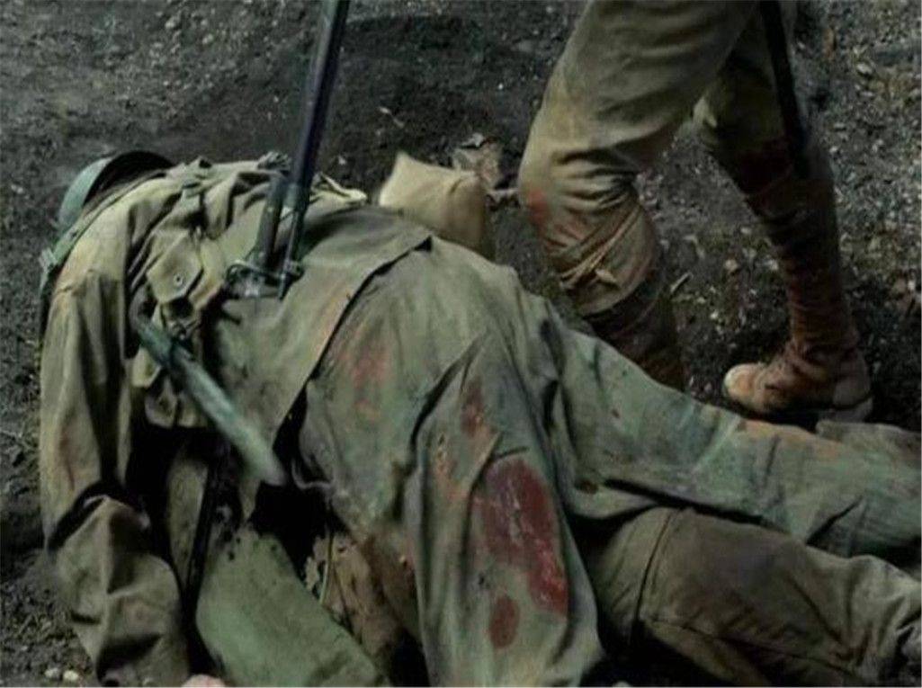 战场上的士兵为何宁可战死也不愿装死逃生,其实装死的下场更惨