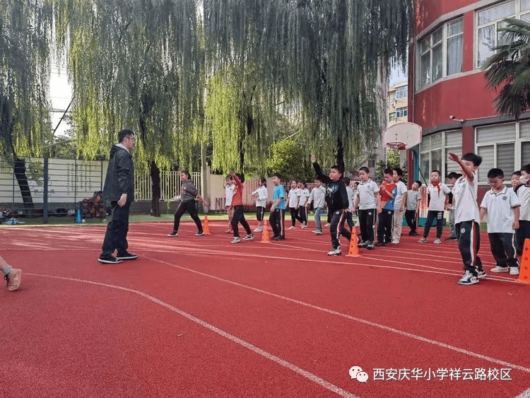 灞桥区庆华小学双减下多元化的课后服务魅力篮球