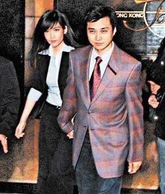 第一次,周慧敏并没有选择原谅,毕竟哪一个女生能容忍自己的男友出轨呢