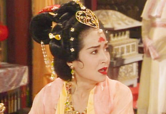 恬妞本名朱凯莉,1994年出演《天师钟馗之杨贵妃》时,她已36岁.