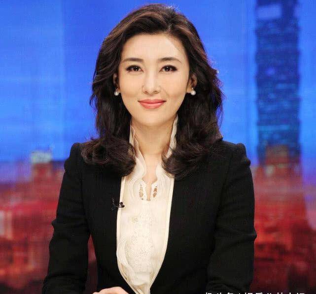 41岁才女主播李红,低调嫁大20岁老公,如今生活很幸福