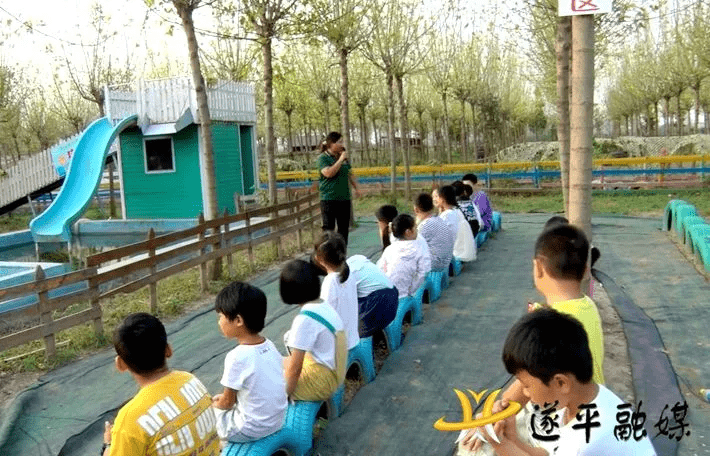 据了解,遂平县世外桃源亲子农场是驻马店首家亲子主题教育营地,占地