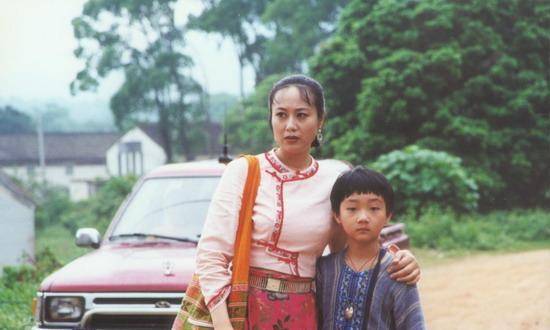 一炮而红, 1984年主演的影片《人生》更是大获成功,其饰演的刘巧珍