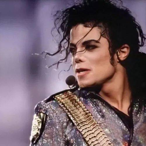 迈克尔·杰克逊为歌曲《thriller》拍摄的音乐录影带,成功开启了有