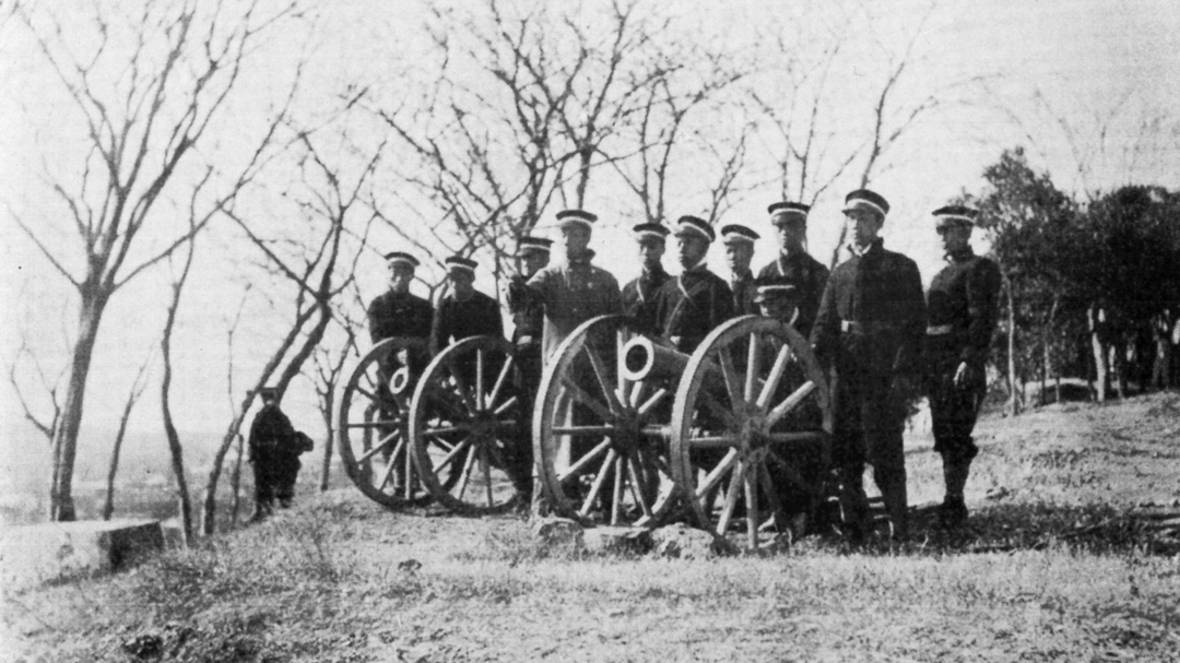 3年后,1911年10月10日的武昌起义终于成了压倒清政府的最后一根稻草.