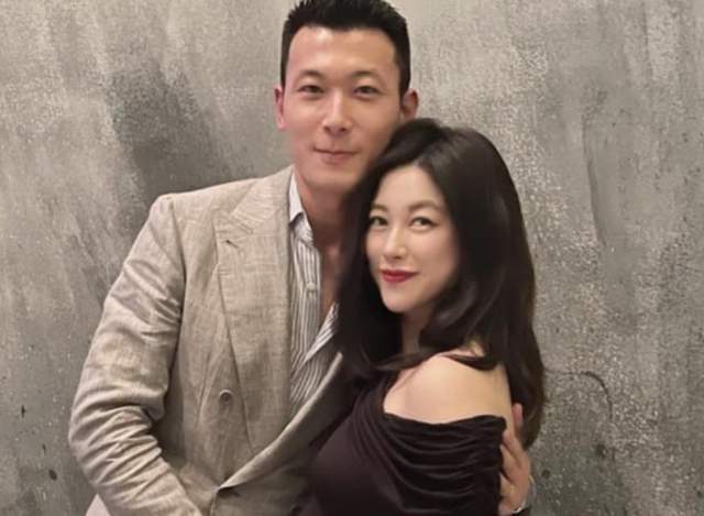 现在朱珠和老公王昀佳在有了孩子之后,感情也是更加恩爱.