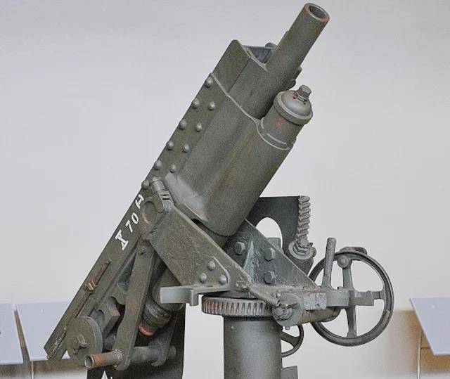 原创克虏伯的最初杰作:外号"矮脚"的高炮,针对双翼机的独门武器!