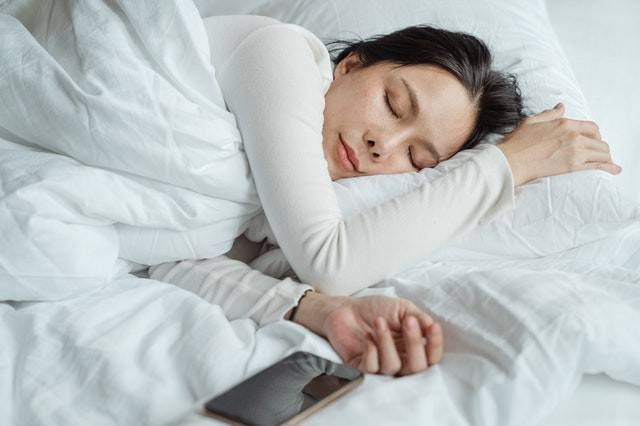 硬核科普|孕中晚期必须要左侧睡吗？六个技巧帮助孕妈睡得又香又好！