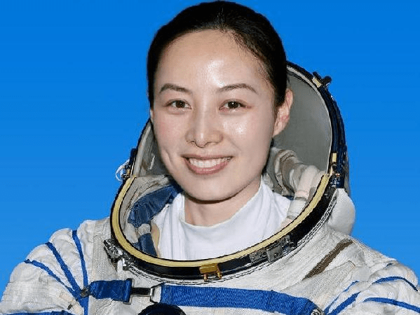 王亚平姐姐的美,是内外统一,从内透外,表现出的沉甸质感.