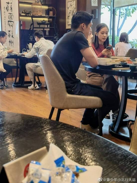 王子文与吴永恩上海约会被偶遇,素颜被赞"又美又甜".