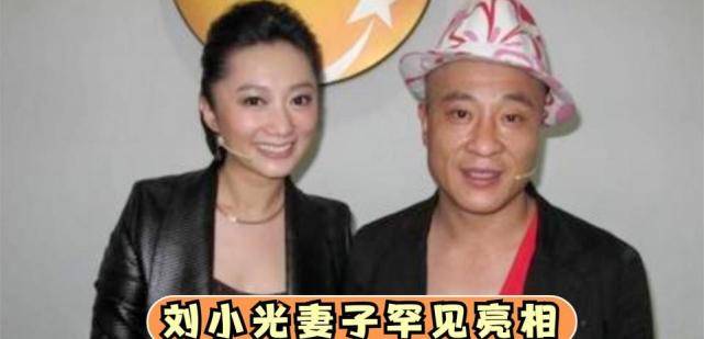 虽然年龄比刘小光小6岁,可学习二人转,陈静要比刘小光早整整8年.