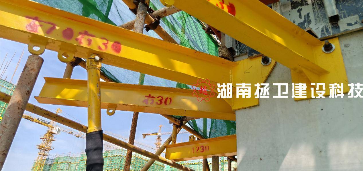 新型悬挑承力架施工步骤_脚手架